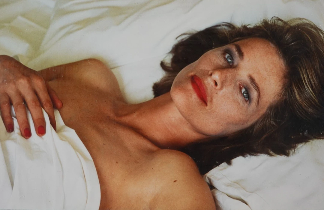 Portraits by Charlotte RAMPLING. Set of two color prints mou - Lot 204