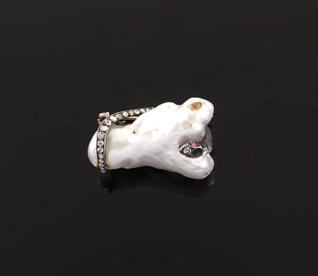 An 18k rose gold (750) and 800 silver brooch adorned with a - Lot 149