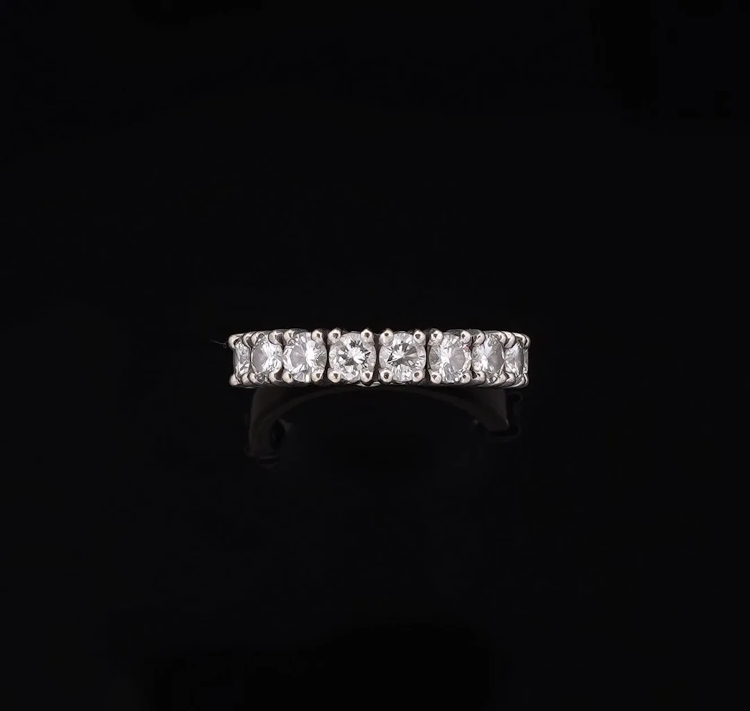 18k white gold (750) wedding band set with 9 modern-cut diam - Lot 249