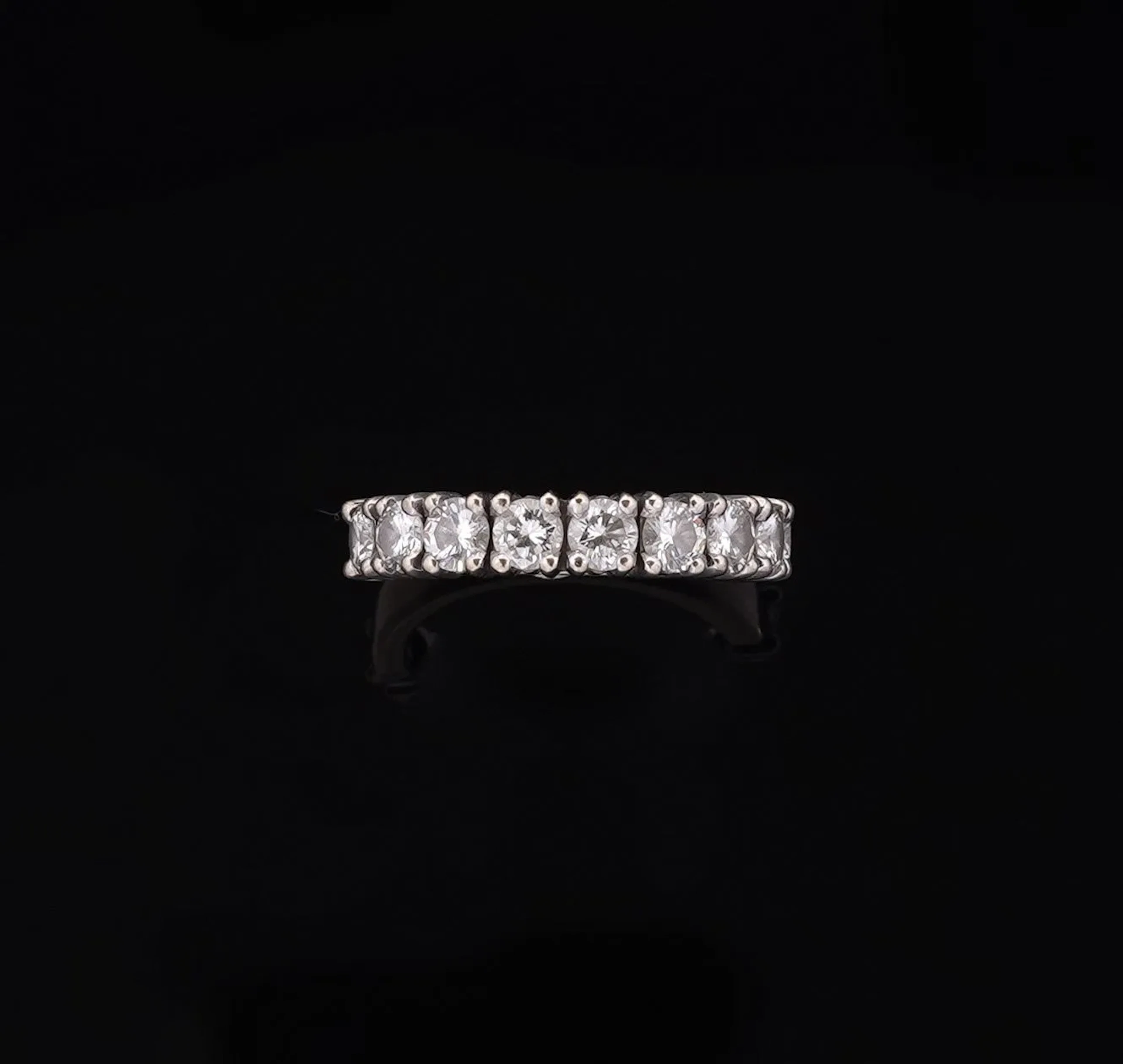18k white gold (750) wedding band set with 9 modern-cut diam - Lot 249