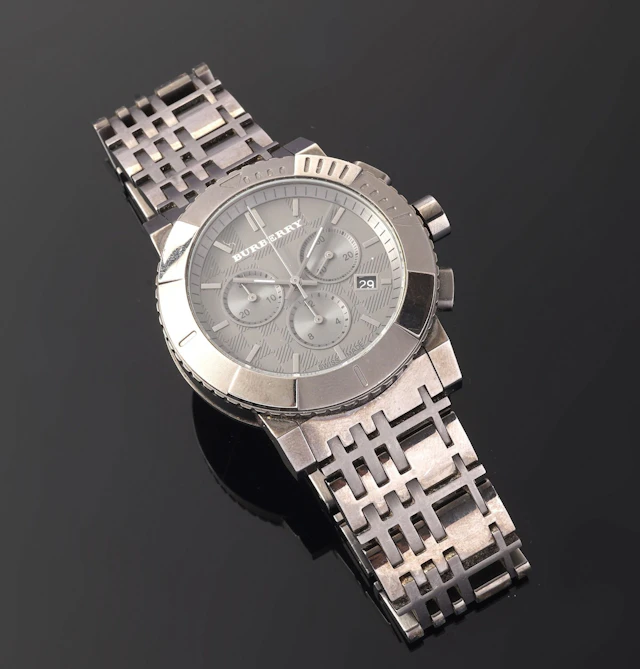 BURBERRY - Lot 383