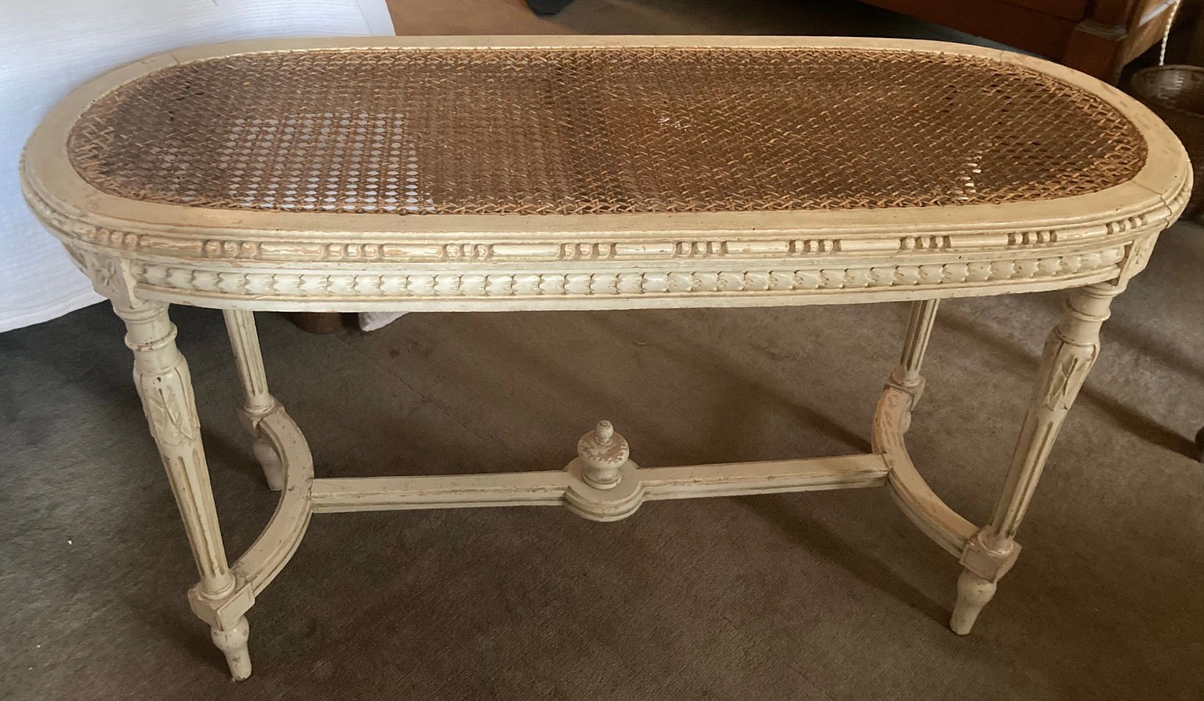 Louis XVI-style piano bench made of carved and painted wood, - Lot 411