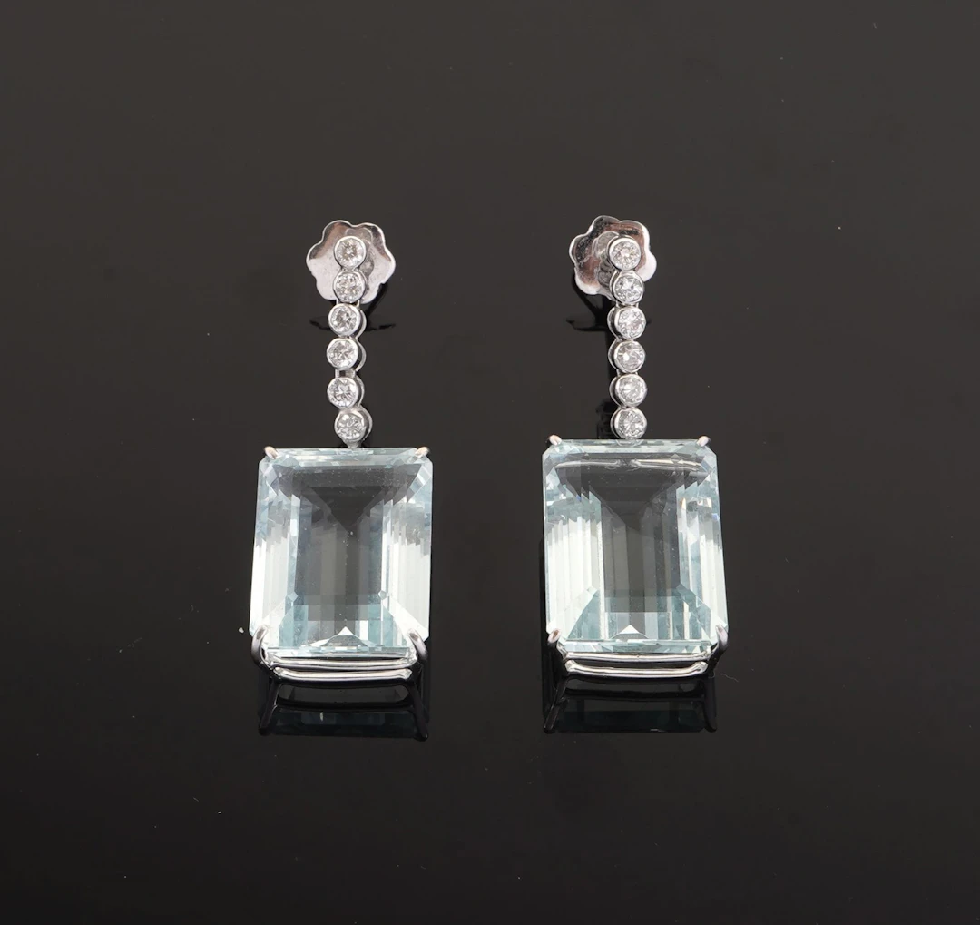 Pair of 14k white gold (585) earrings featuring a row of 6 m - Lot 176