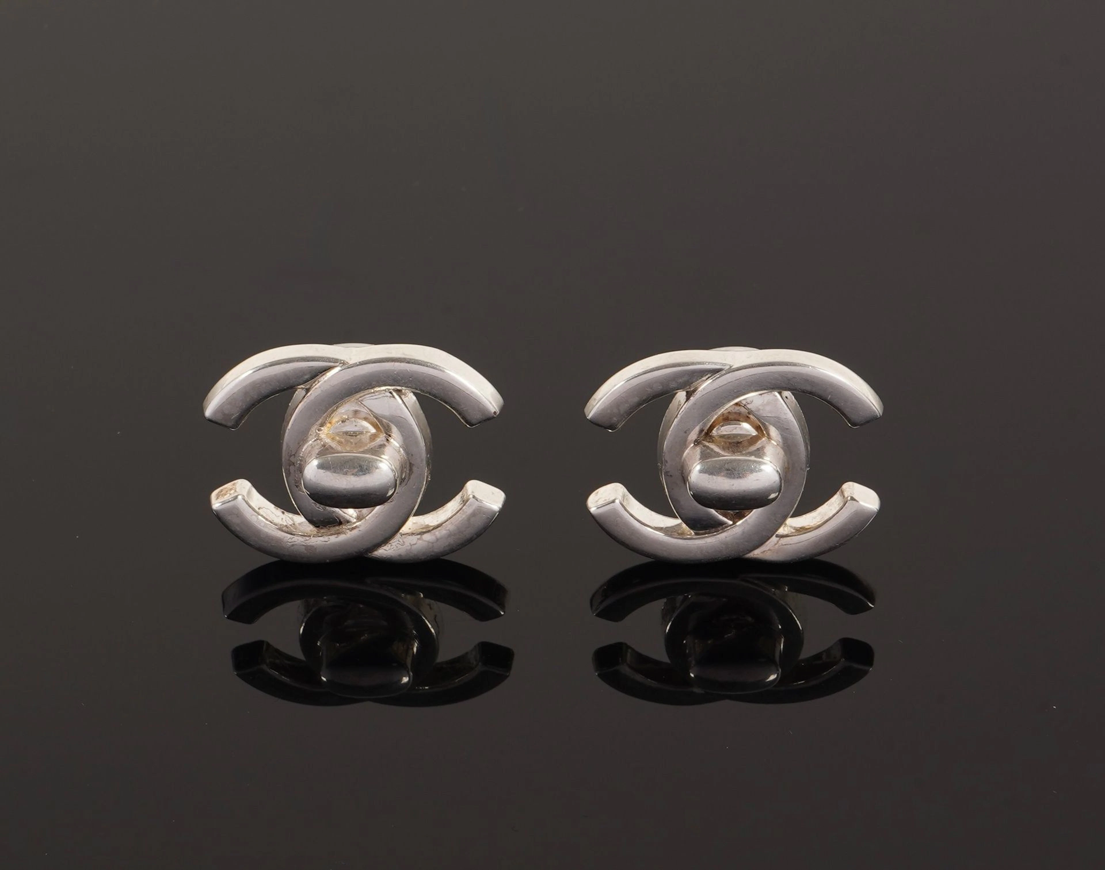 CHANEL - Lot 18