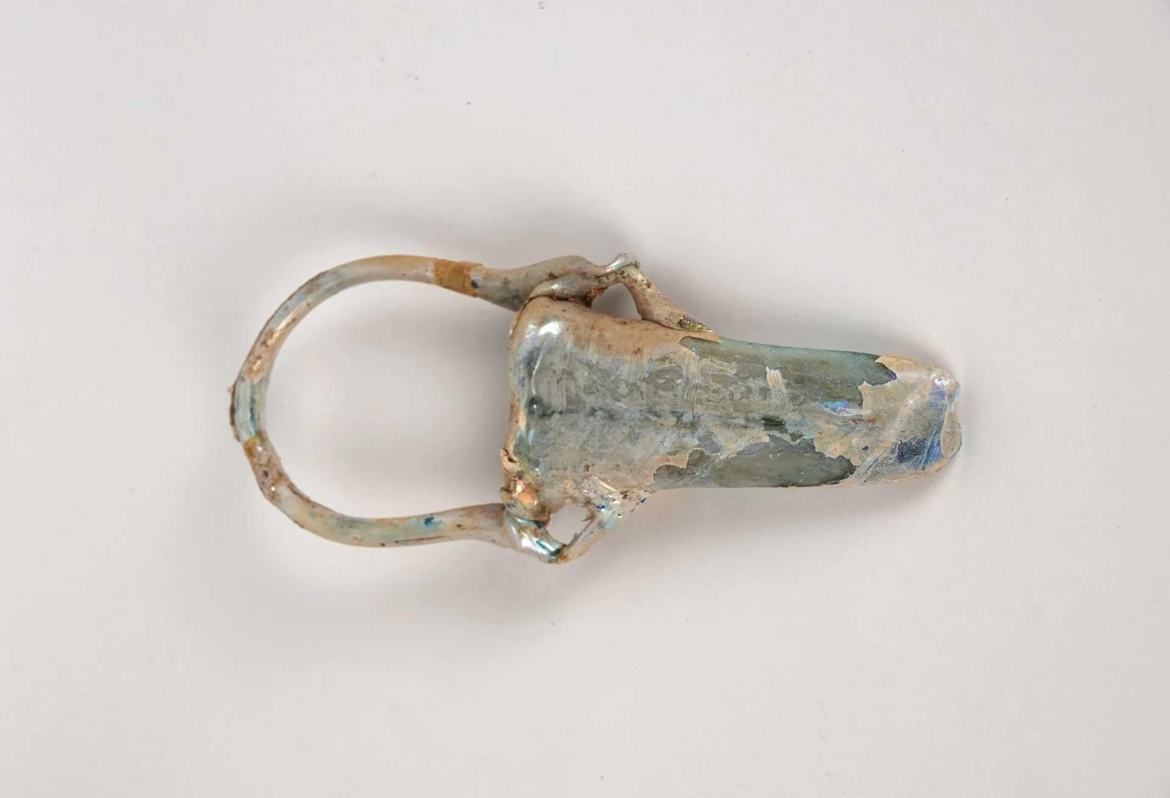 Double balsam bottle with a handle and rings, displaying sig - Lot 225