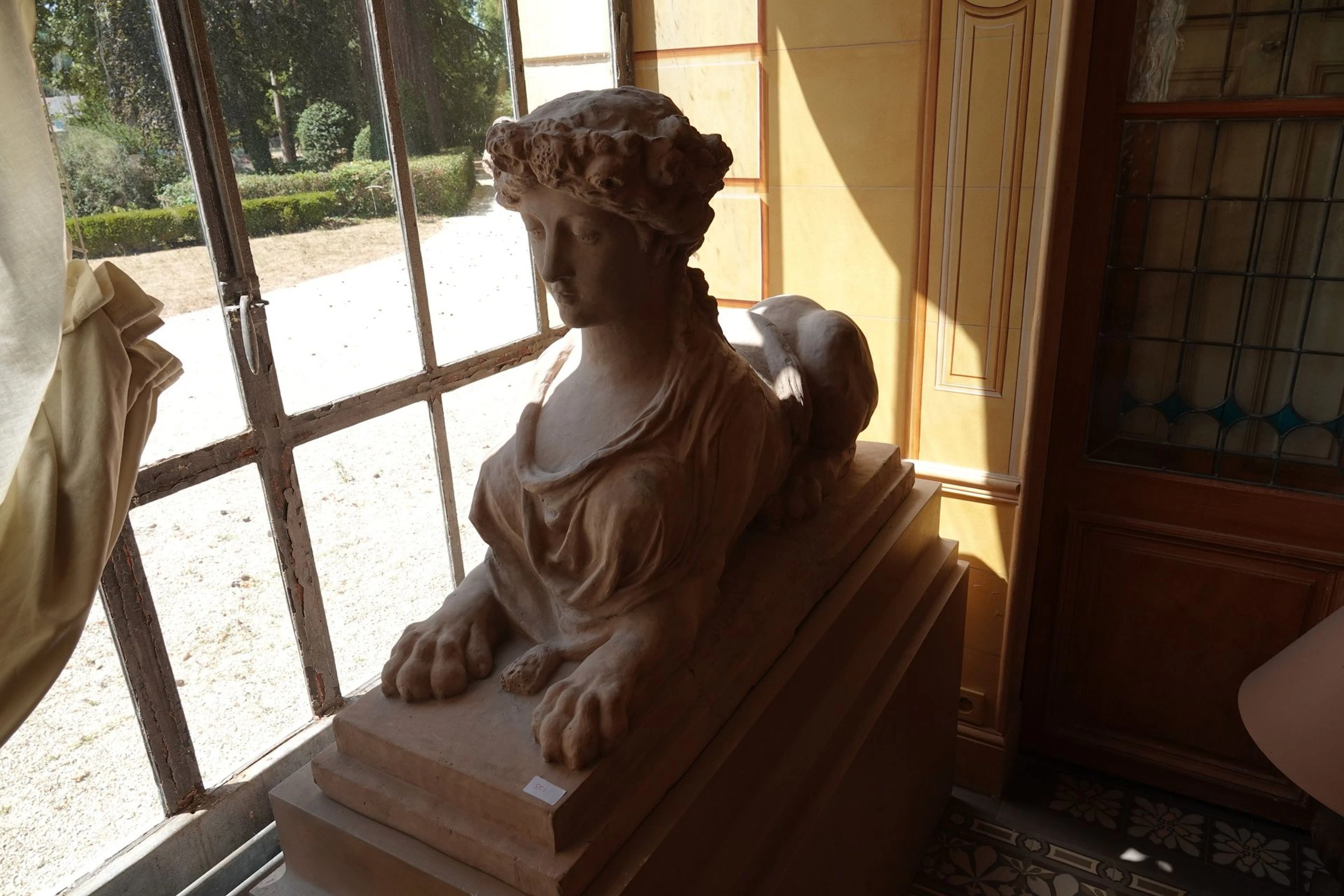 Pair of large sphinxes made of plaster with a terracotta-sty - Lot 578