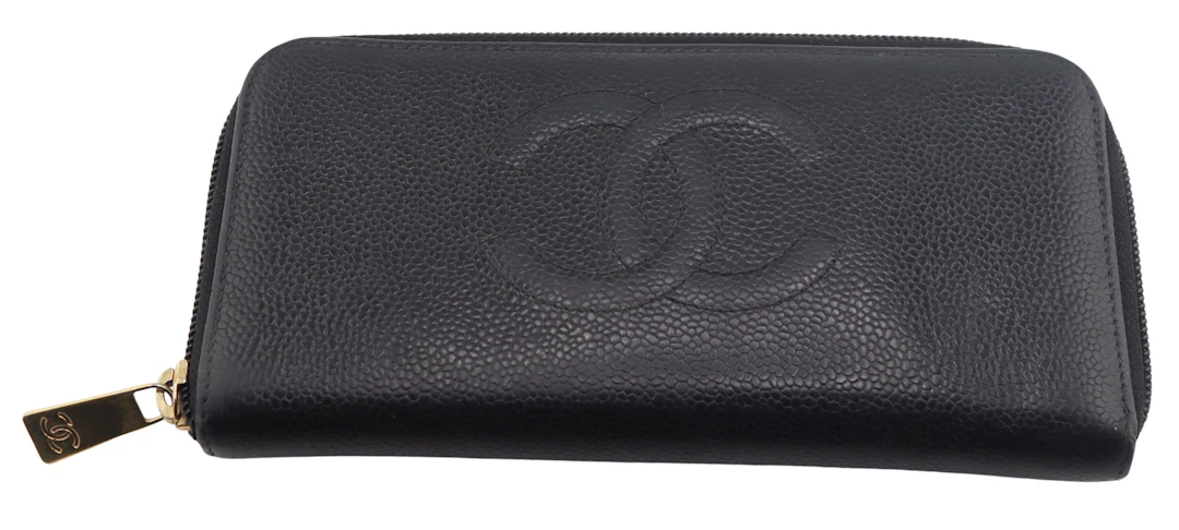 COUTURE. Chanel CC Black Caviar Leather Wallet.