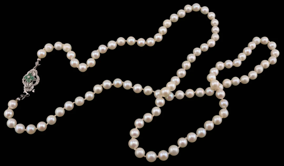 JEWELRY. 18kt Gold, Pearl, Emerald and Diamond