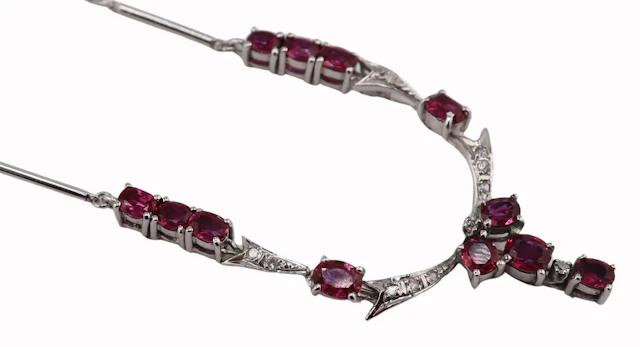 JEWELRY. 13.5kt Gold, 3.11ct Ruby and Diamond