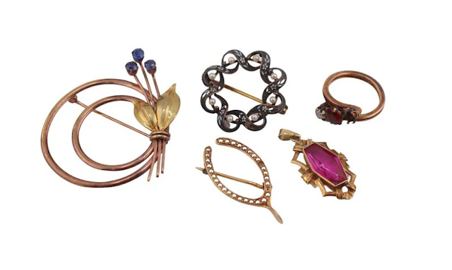 JEWELRY. Assorted Gold Jewelry Grouping.