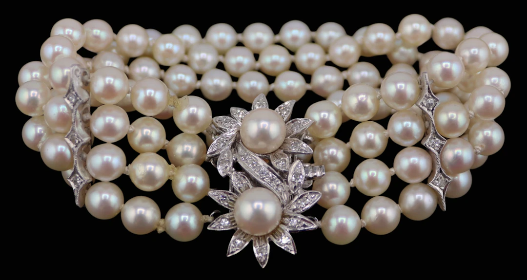 JEWELRY. 13.5kt Gold, Pearl and Diamond Bracelet.
