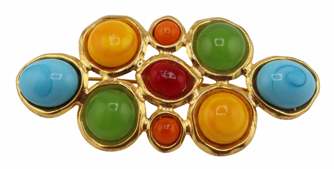 COUTURE. Chanel Gripoix Gold-tone Brooch.