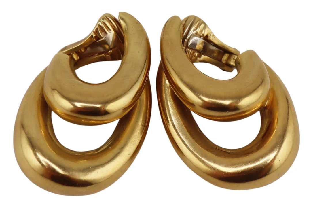 JEWELRY. Pair of 18kt Gold Ear Clips.