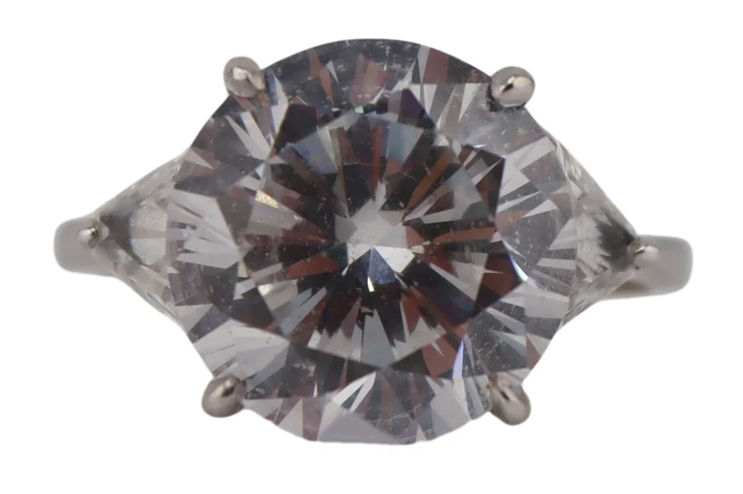 JEWELRY. FAUX Diamond and 10kt Gold TRAVEL Ring.