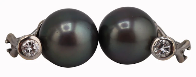 JEWELRY. 17kt Gold, Tahitian Pearl and Diamond