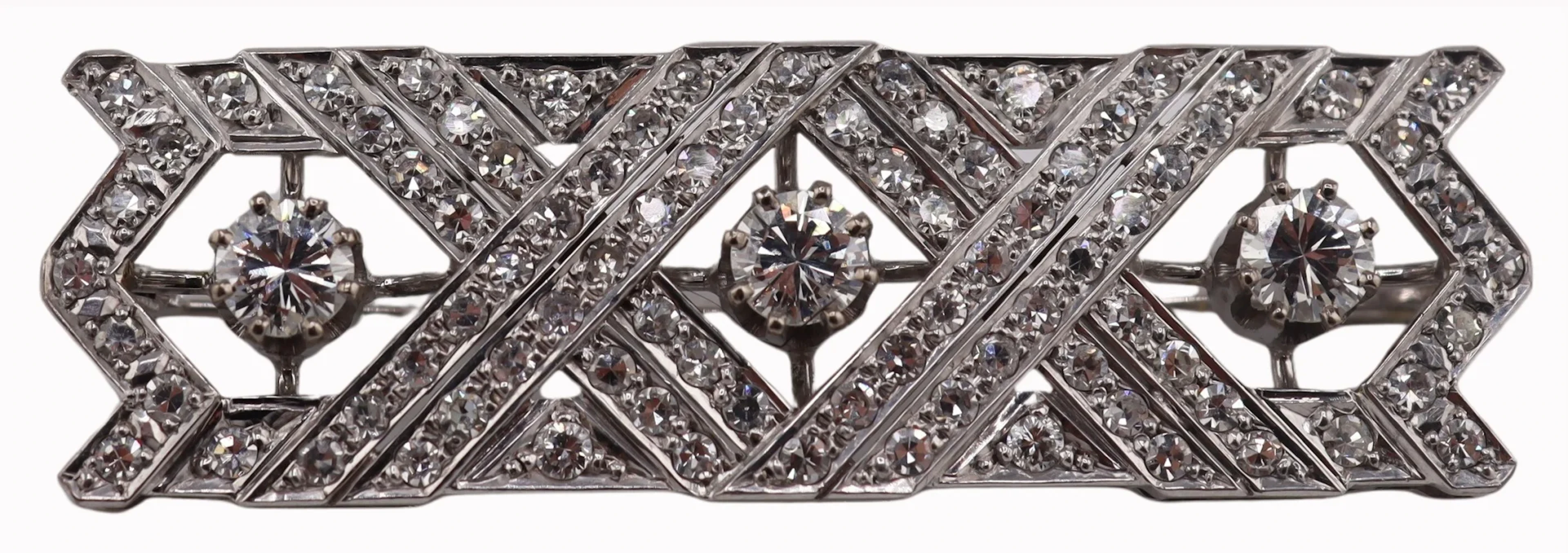 JEWELRY. 17kt Gold and Diamond Brooch.