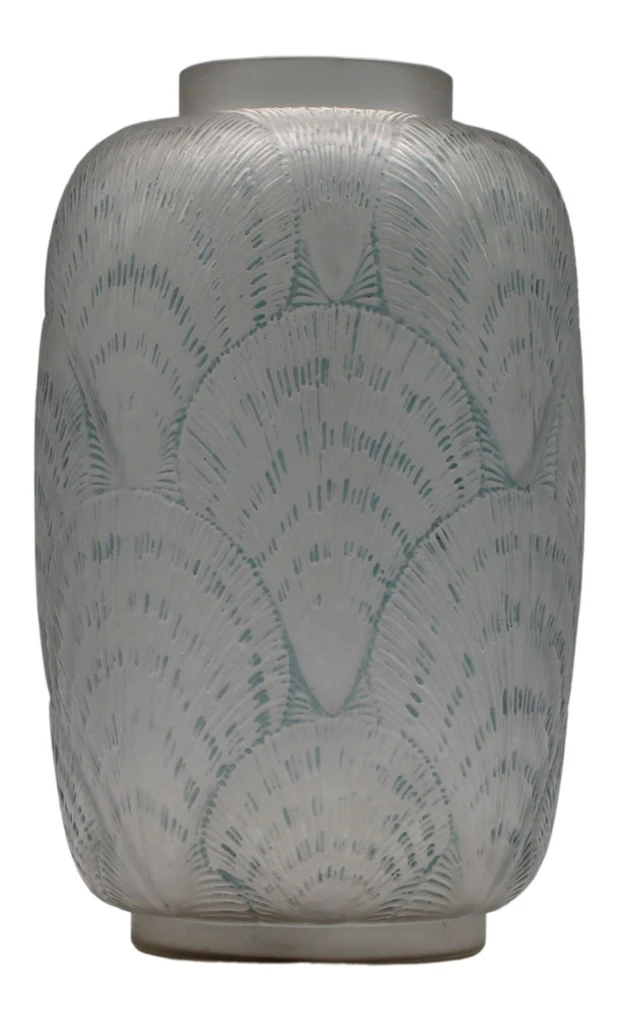 R.LALIQUE Signed Early Coquilles Glass Vase.