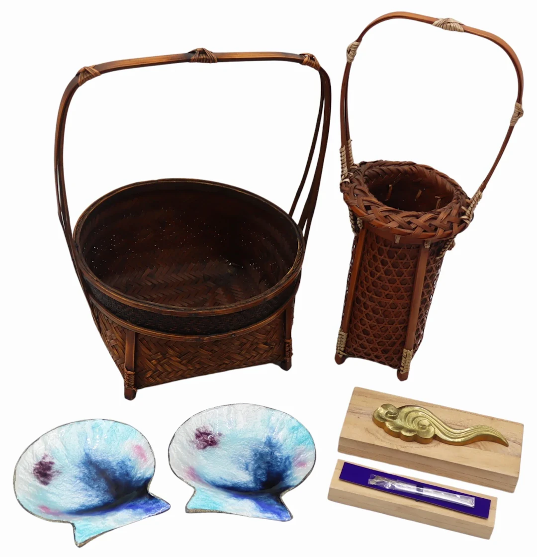 Collection of Japanese Objets d'Art.