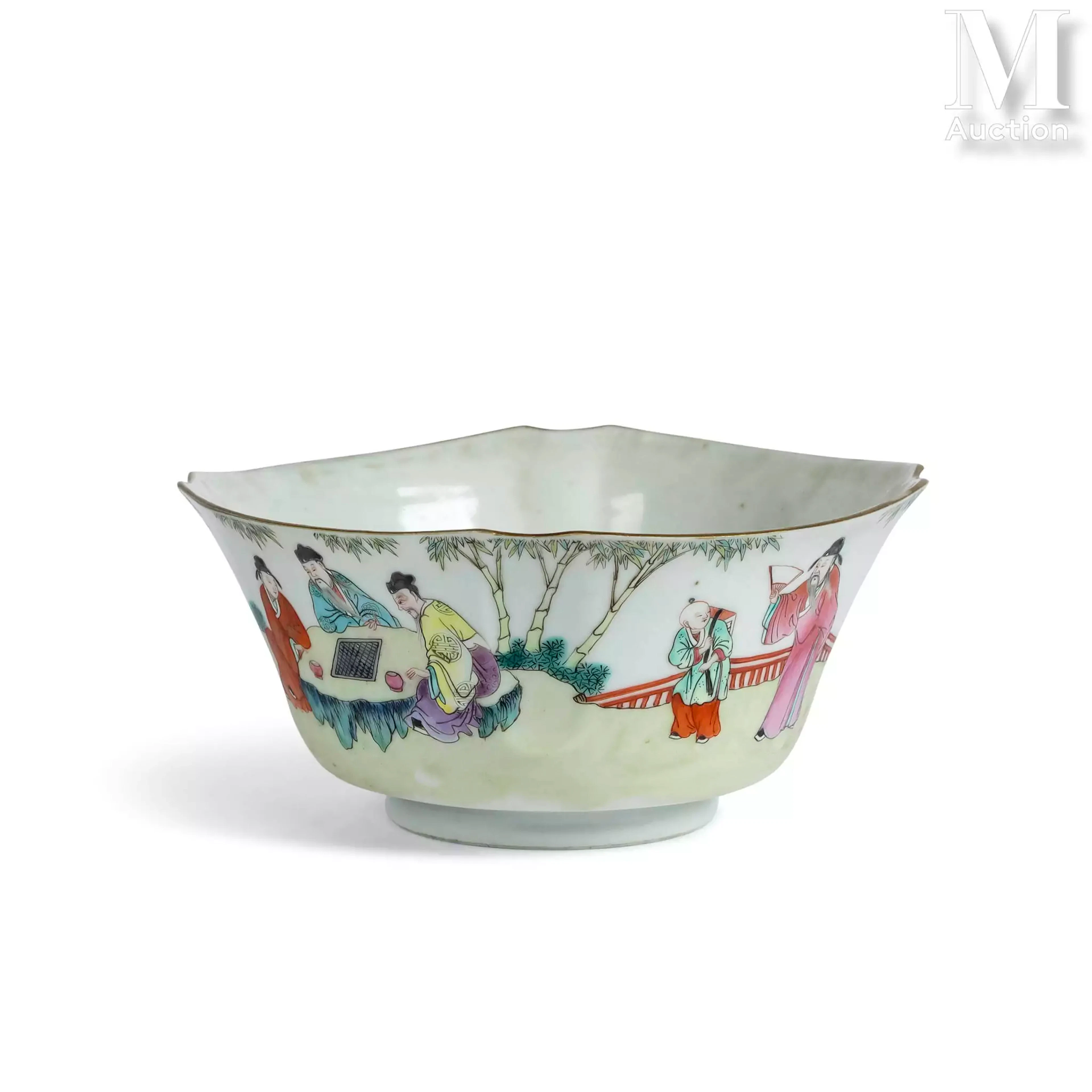 CHINE Coupe en porcelaine