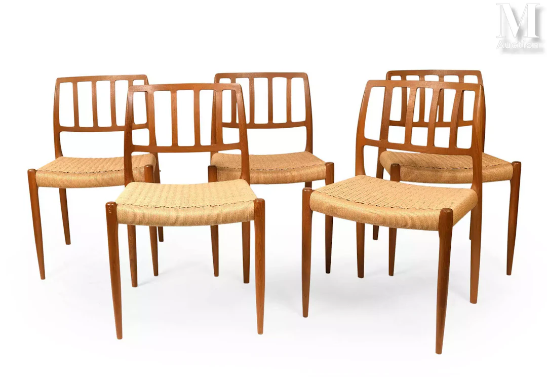 CINQ CHAISES