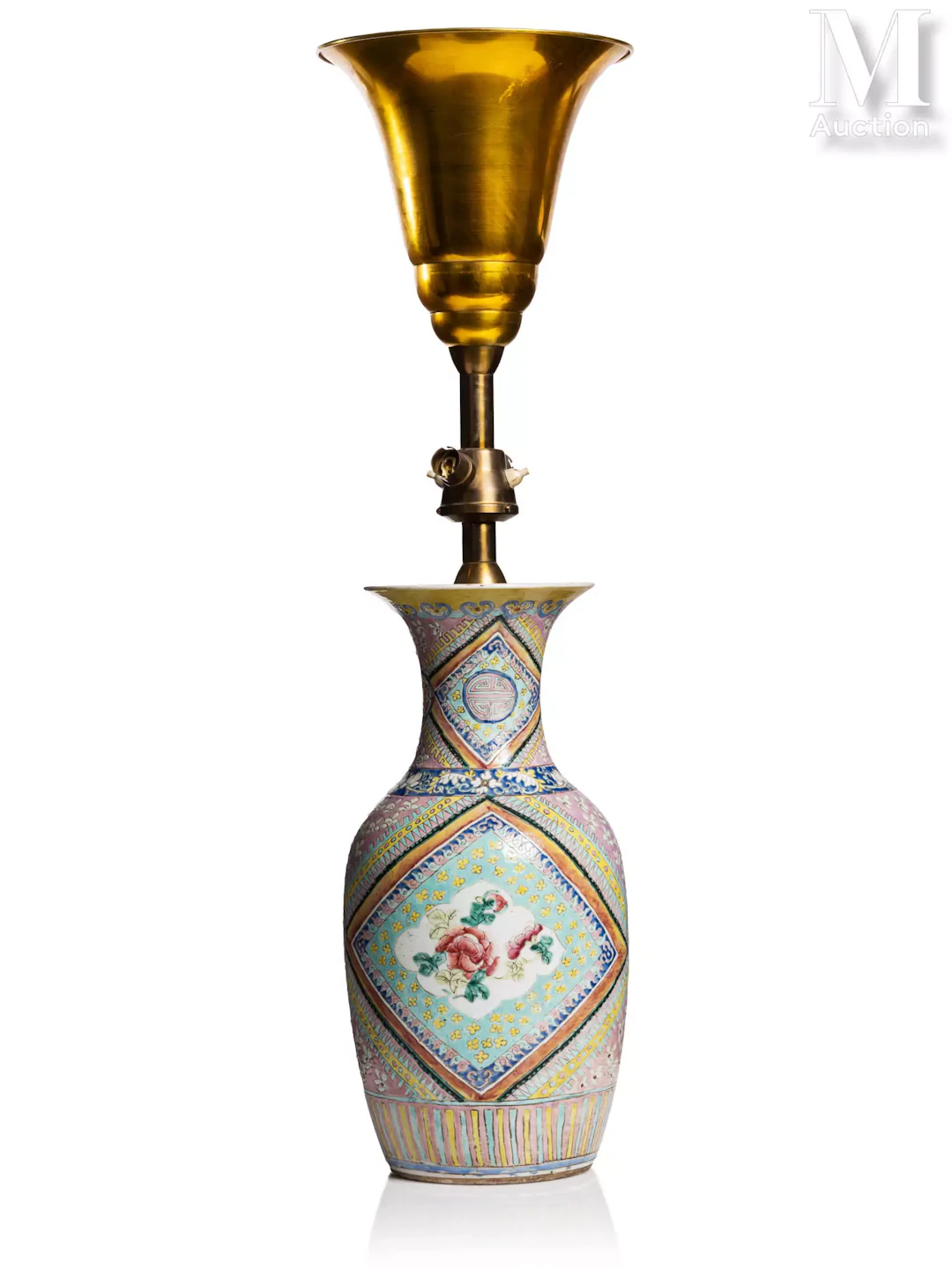 CHINE, XIXe siècle Vase en porcelaine
