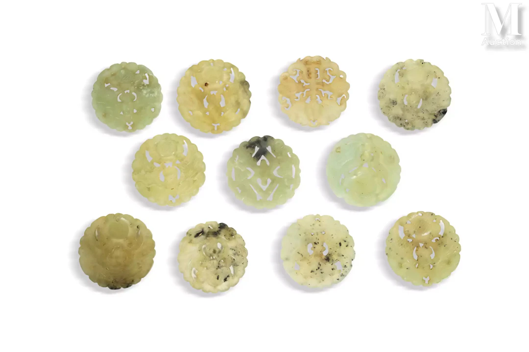CHINE, XIXe siècle Ensemble de onze éléments en jade