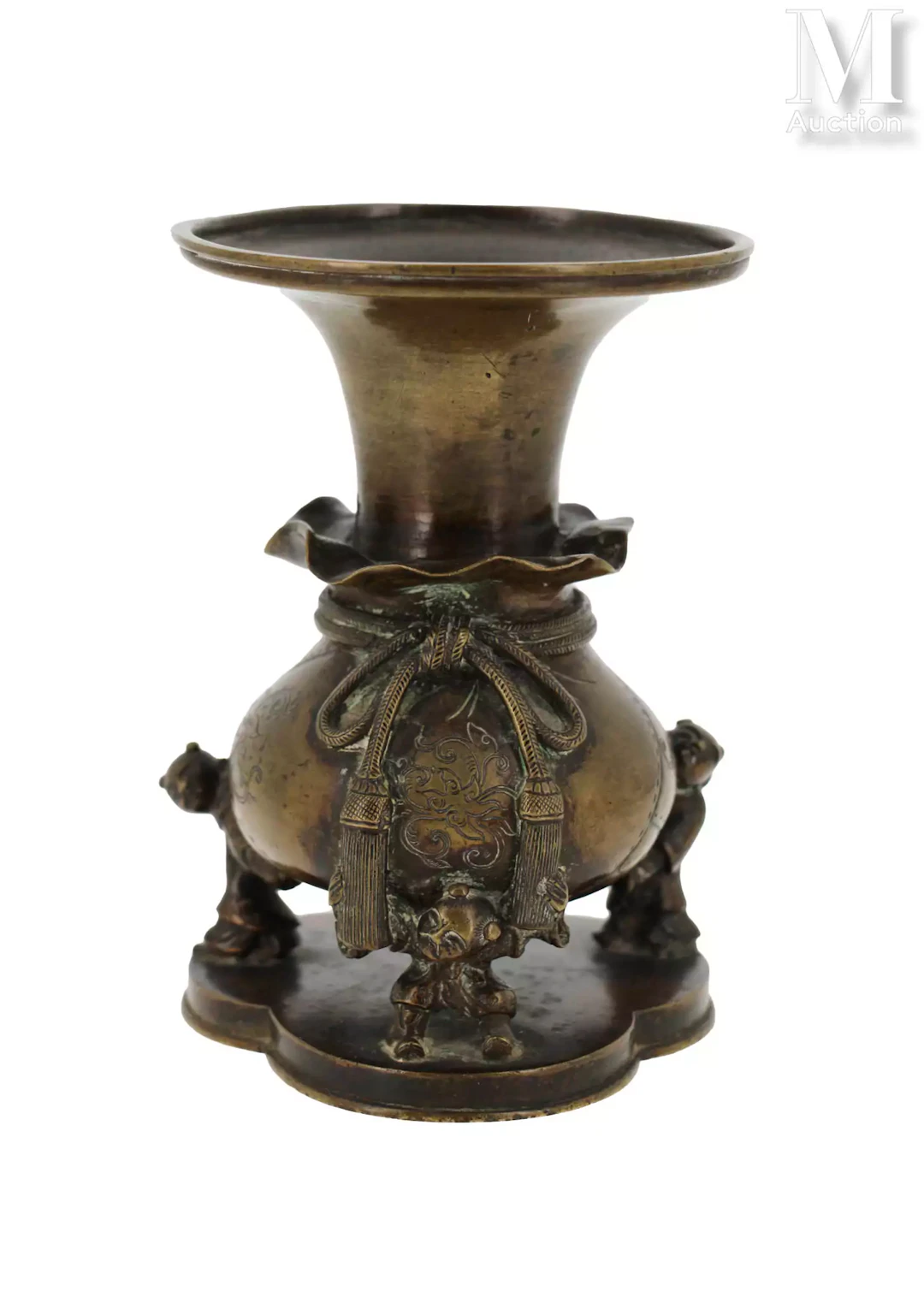 JAPON, Epoque Meiji Petit vase en bronze