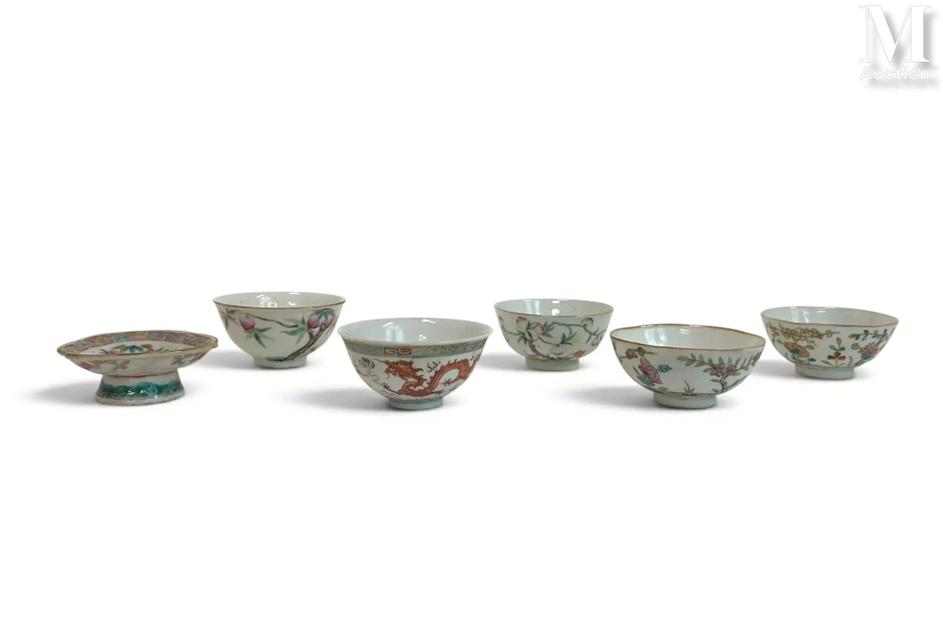 CHINE, fin du XIXe-début du XXe siècle Ensemble de six pièces en porcelaine