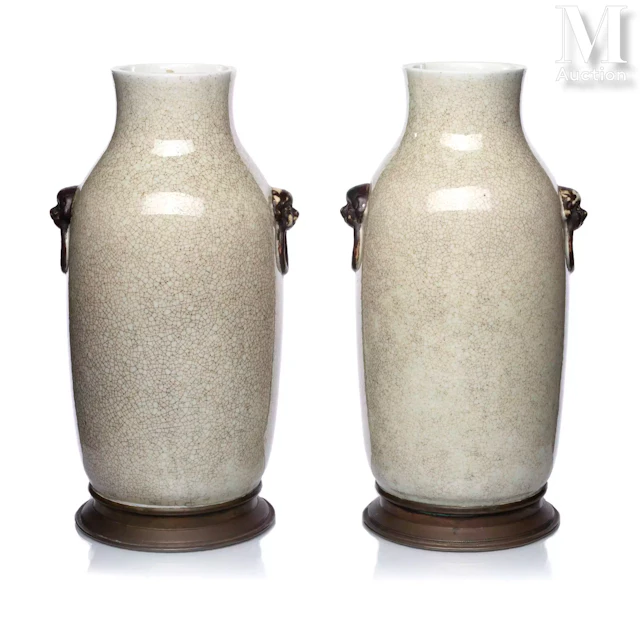 CHINE, XIXe siècle Paire de vases en porcelaine
