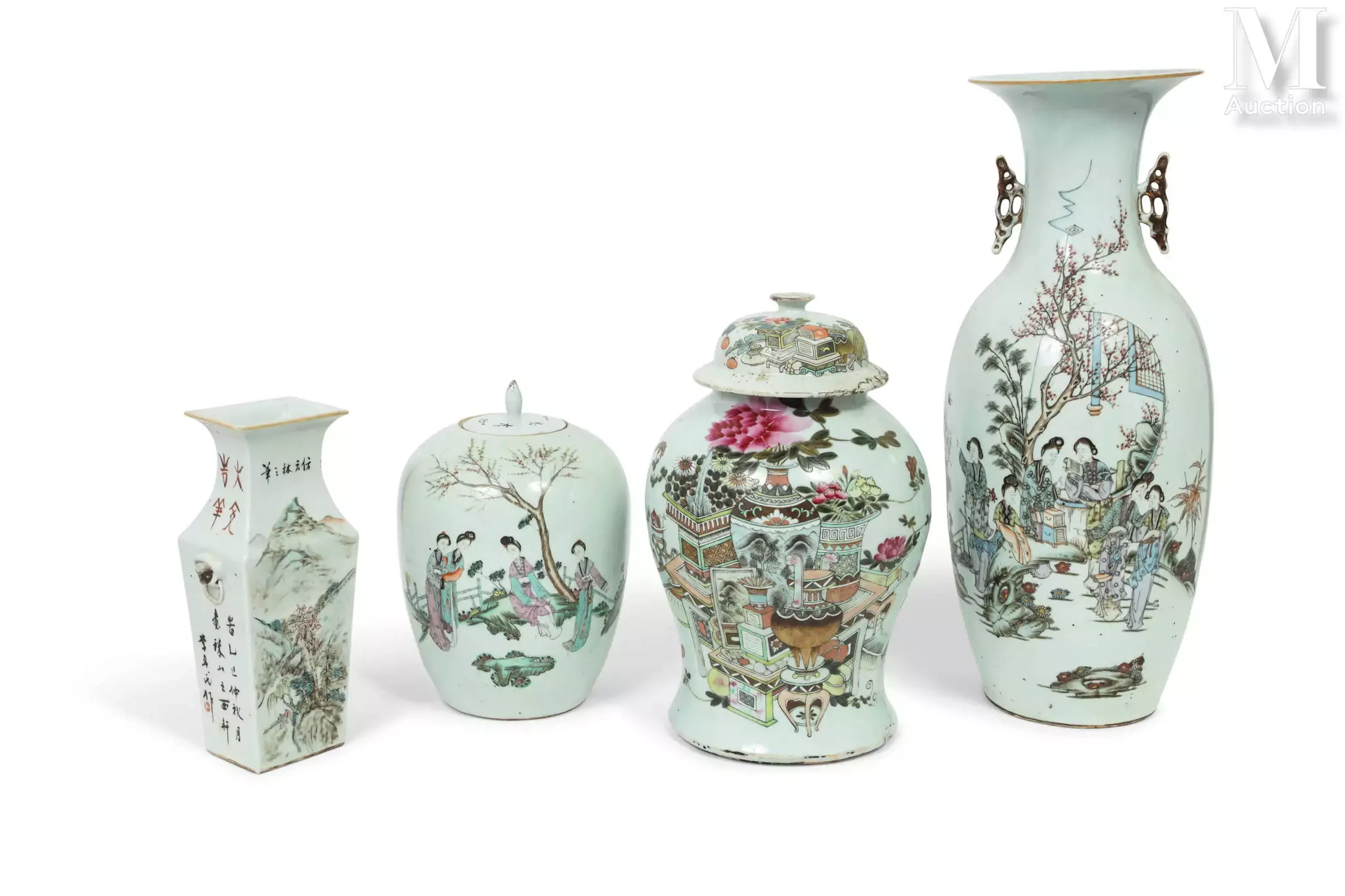 CHINE, XIXe-XXe siècle Ensemble de quatre vases en porcelaine