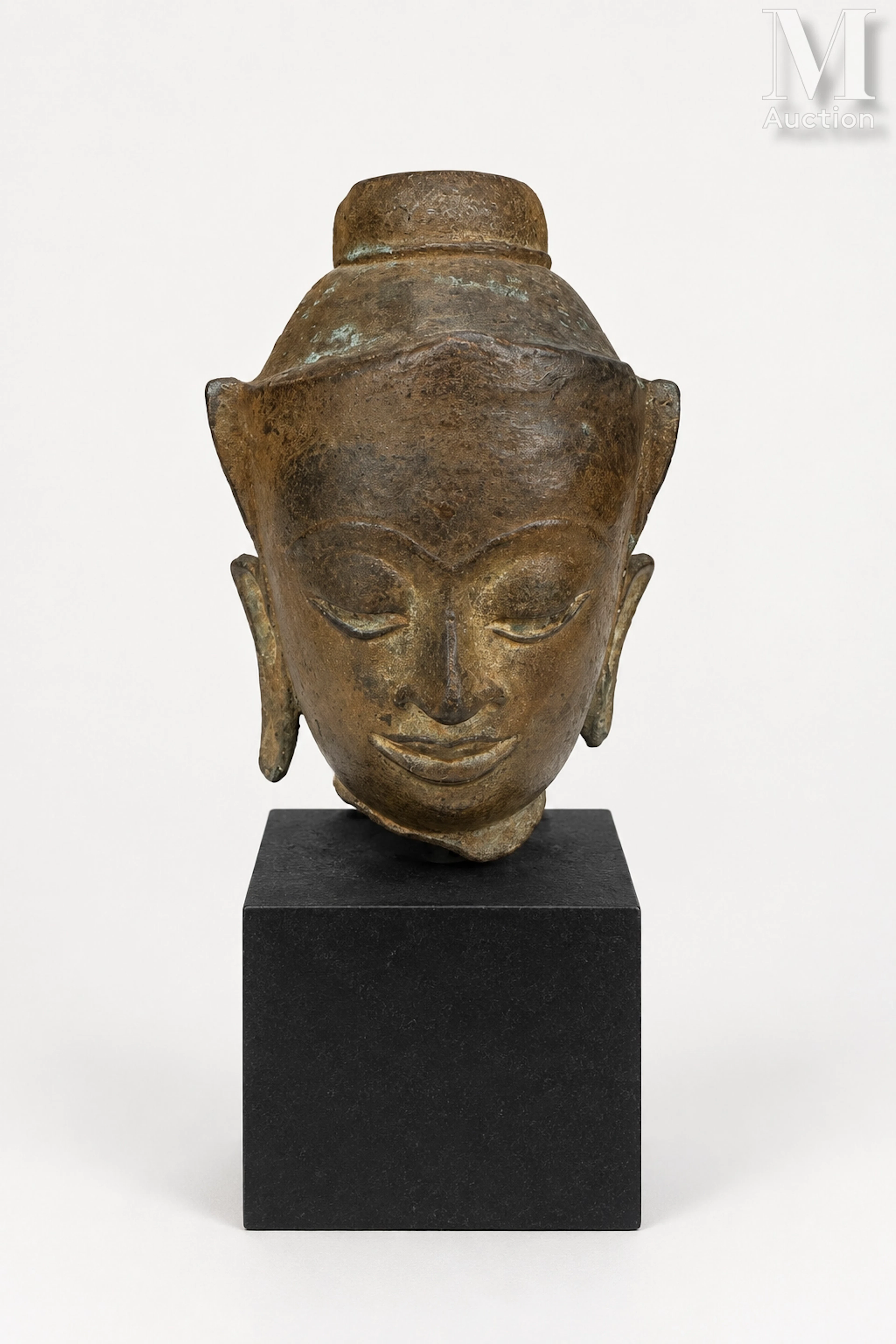 THAILANDE, XVIIe siècle Petite tête en pierre