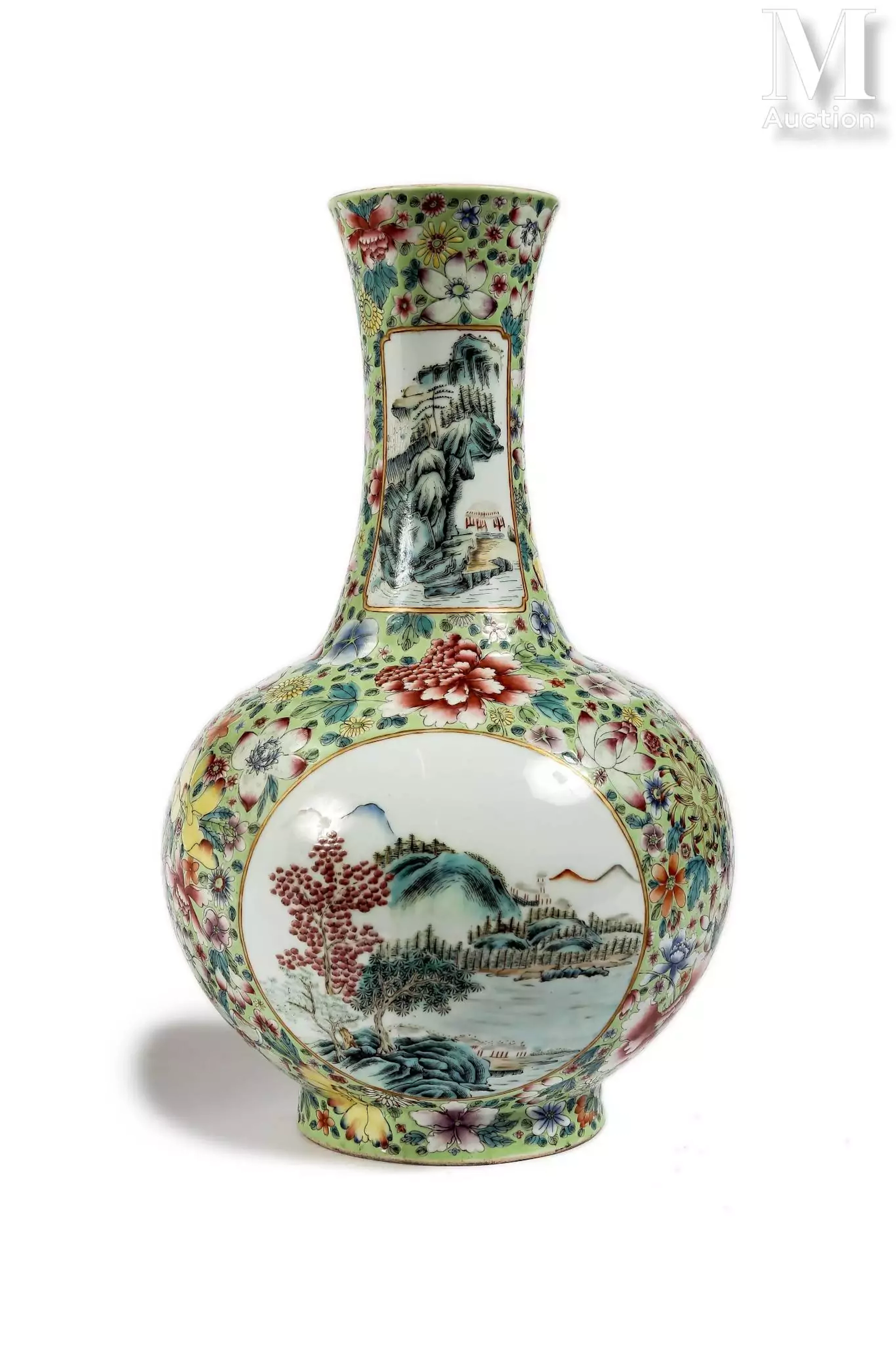 CHINE, XXe siecle Vase en porcelaine