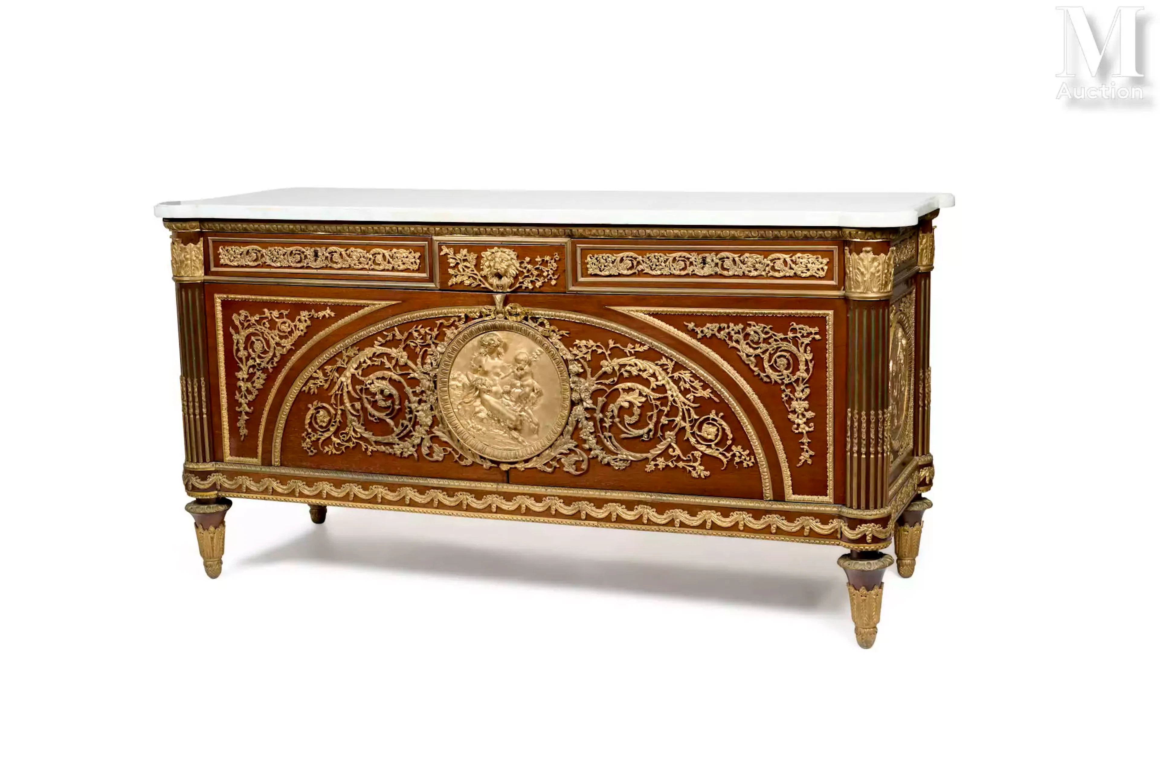 Commode de style Louis XVI d’après le modèle de Joseph STÖCKEL et
