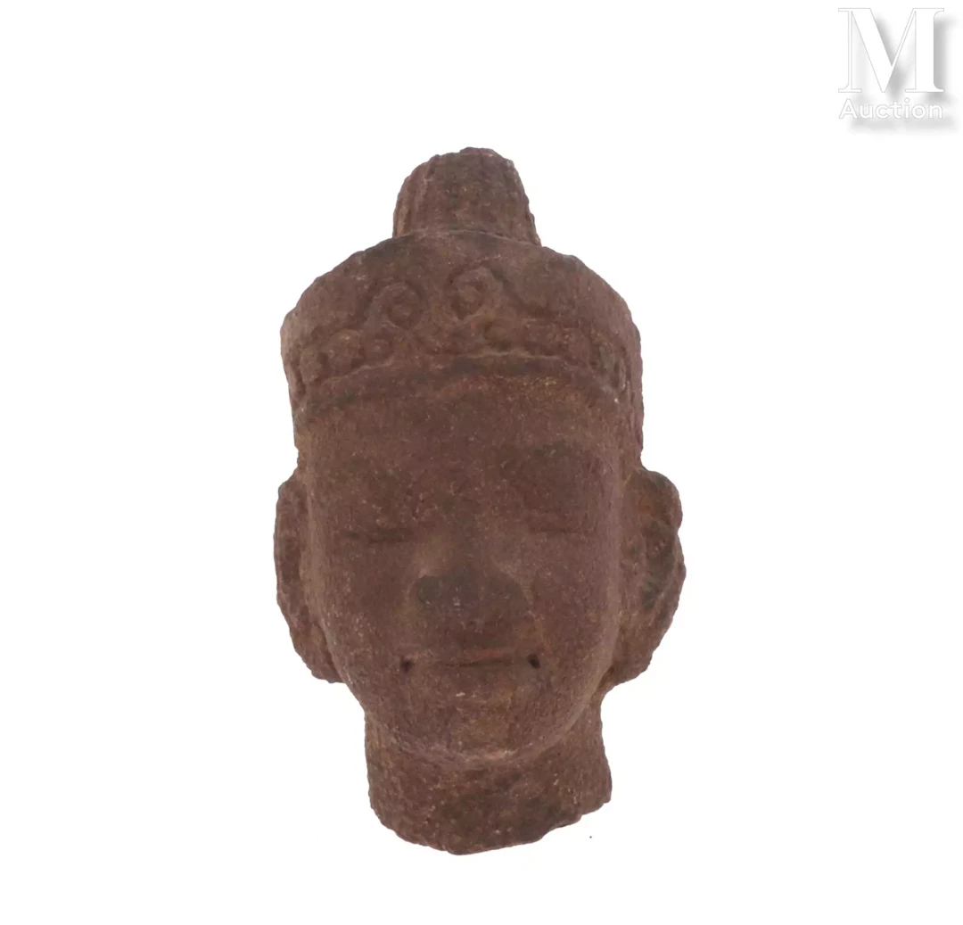 VIETNAM, Dans le style Champa Tête de Bouddha en grès