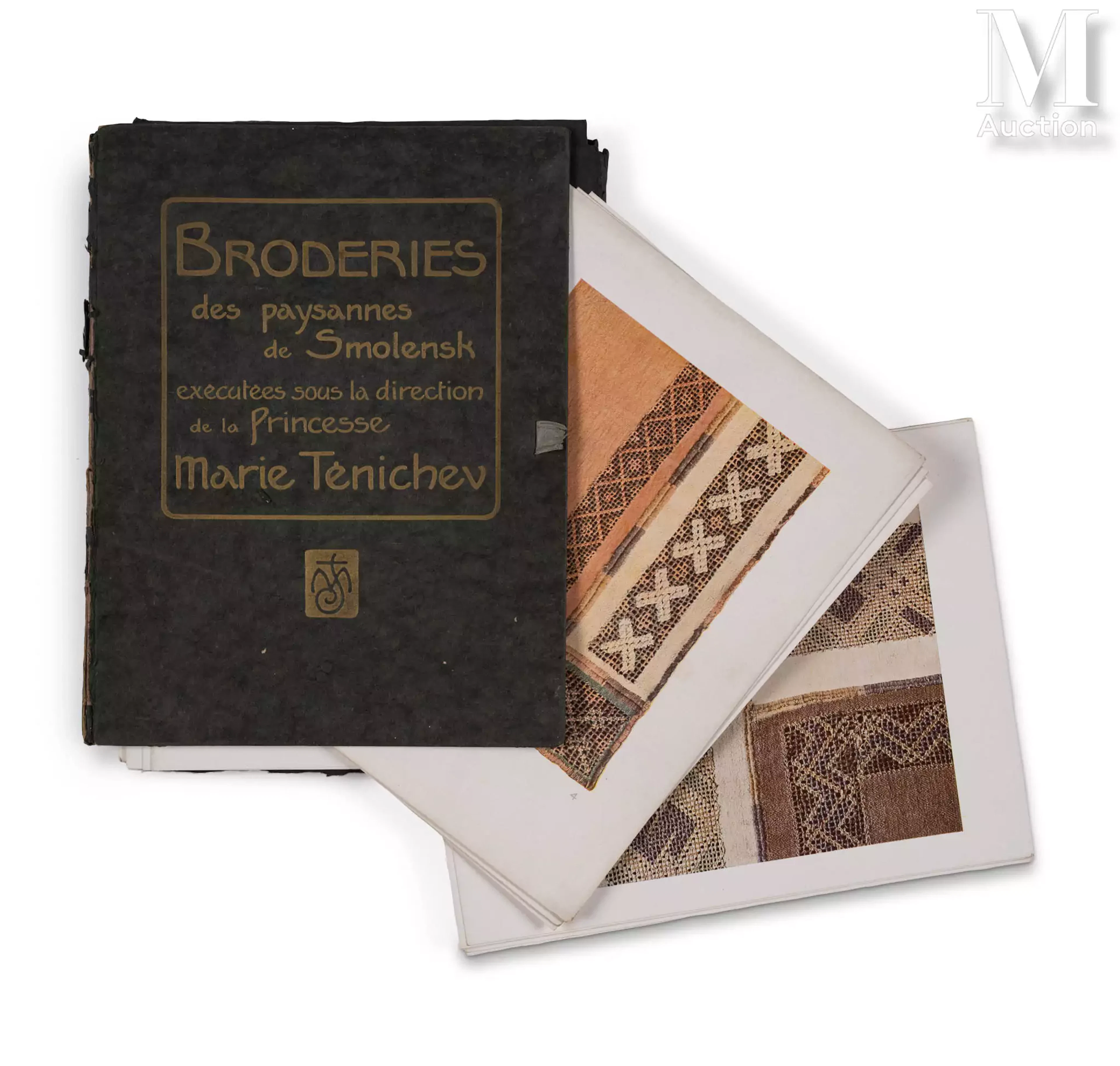 Broderies des paysannes de Smolensk exécutées sous la direction de