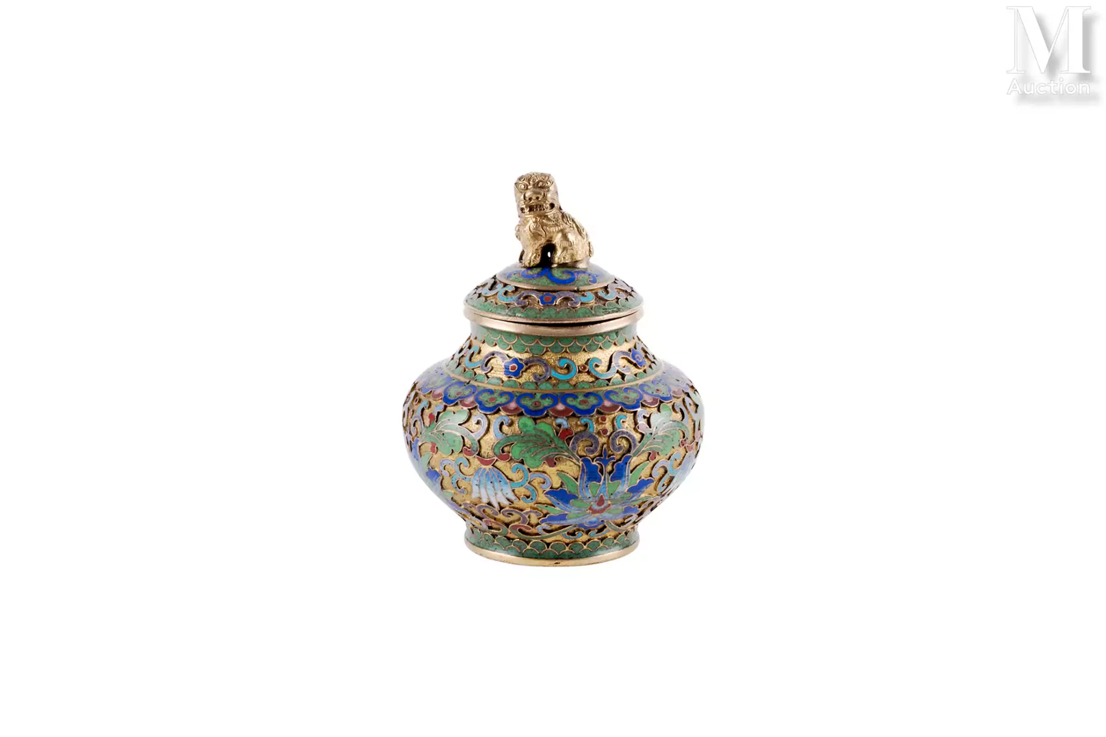CHINE, XXe siècle Petite bonbonnière