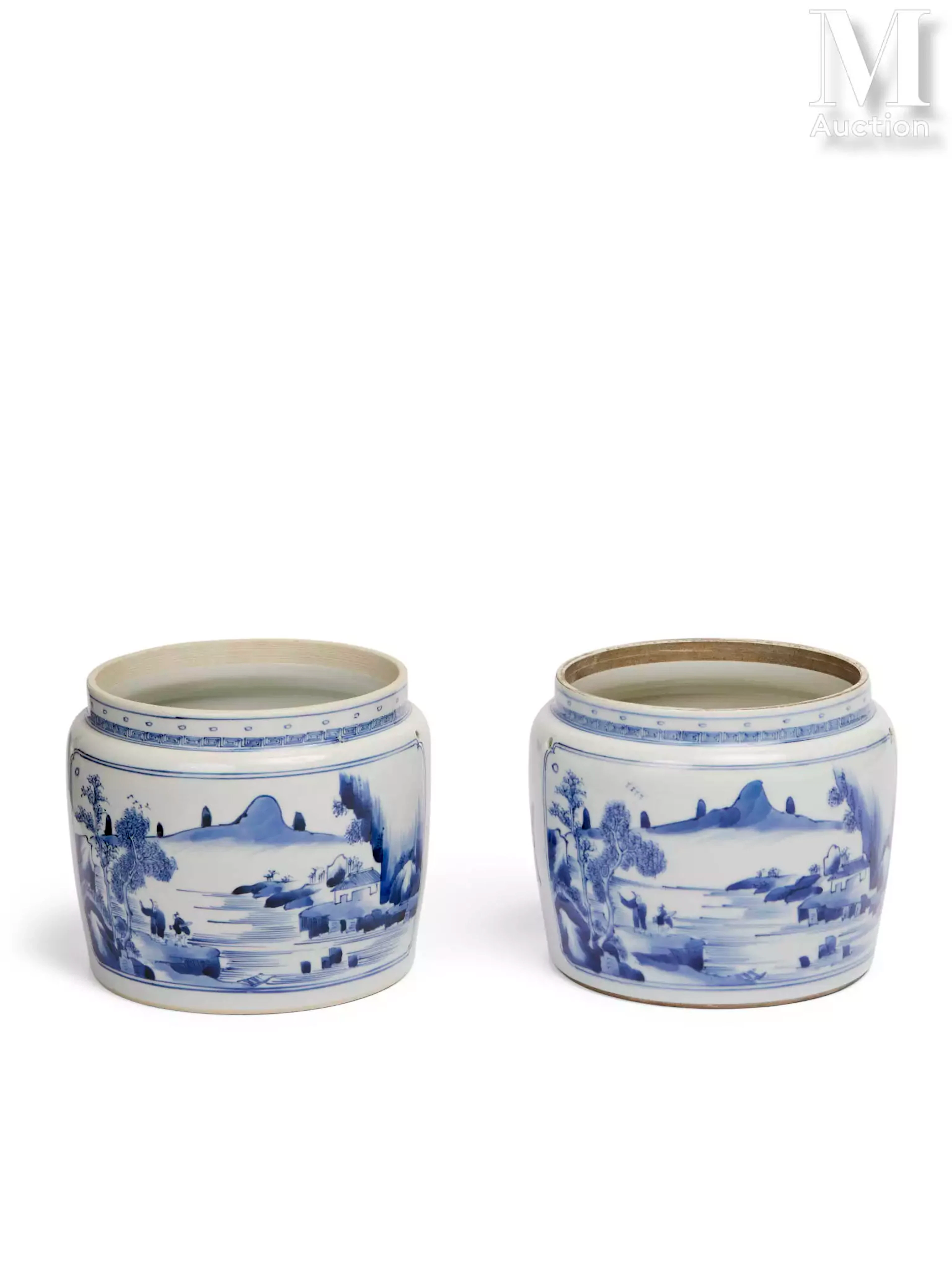 *CHINE, Dans le style Kangxi Paire de rafraichissoirs en porcelaine