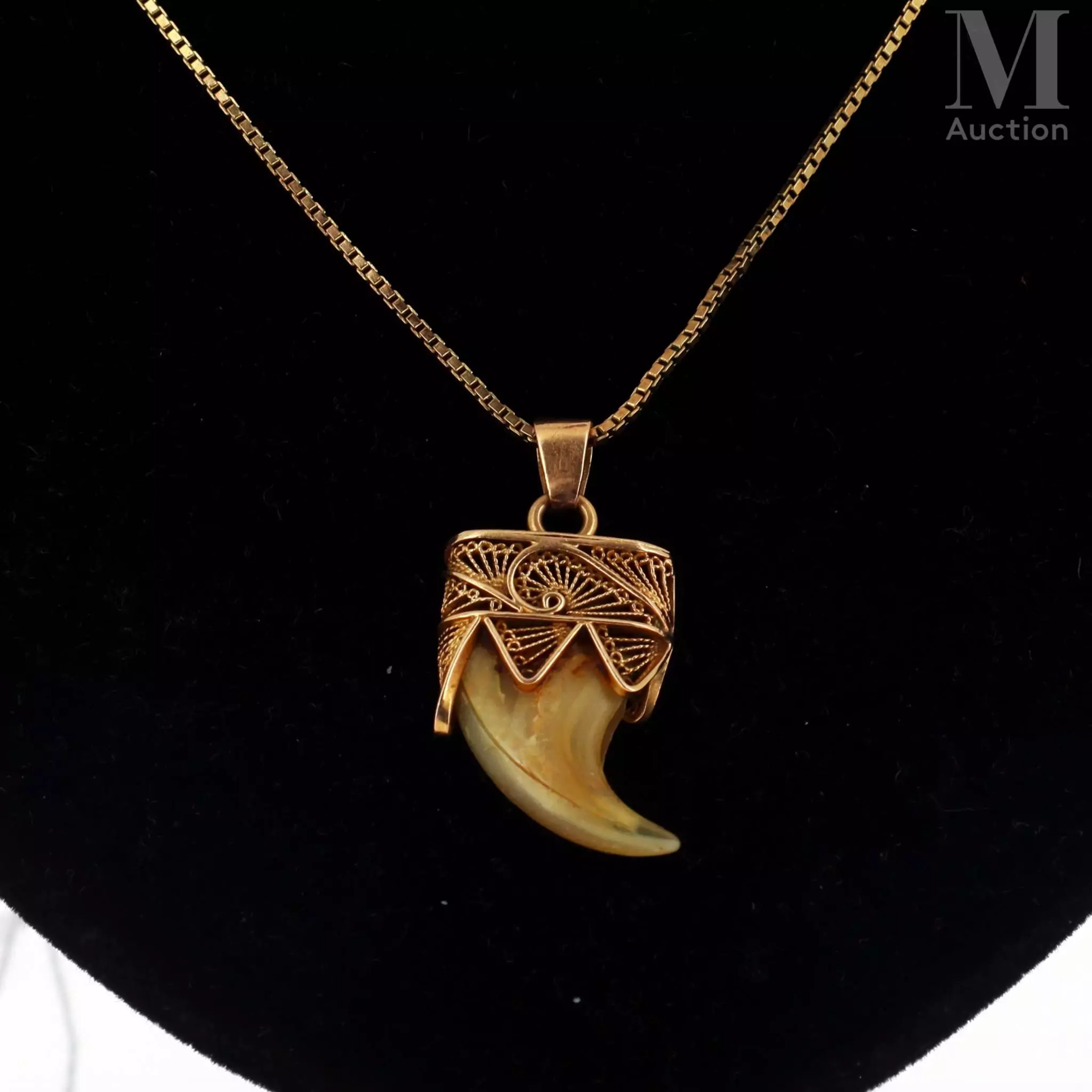 Collier et pendentif