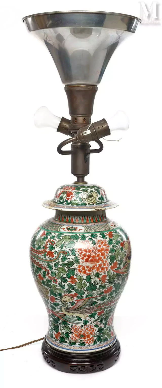 CHINE, XIXe siècle Potiche couverte en porcelaine