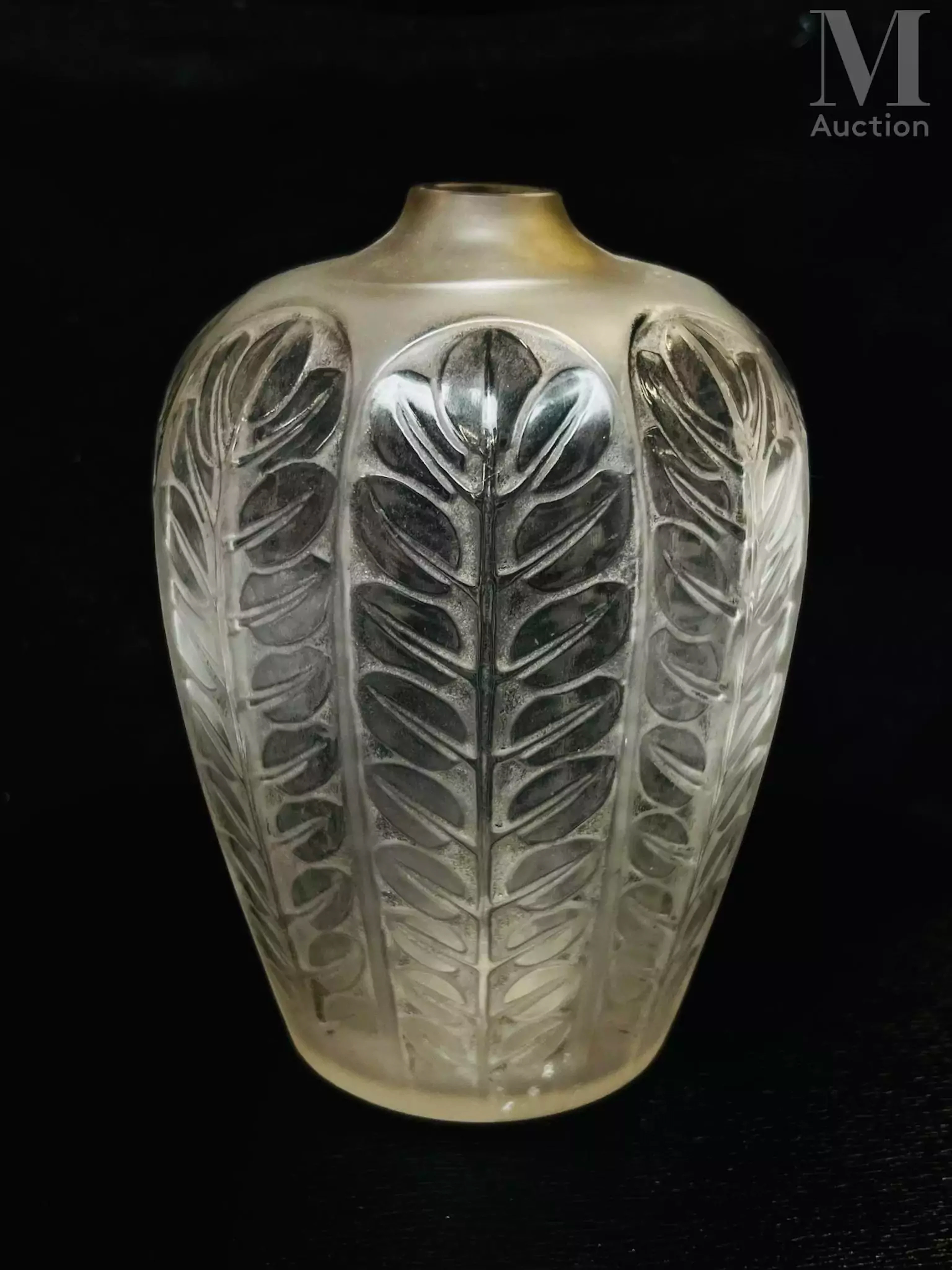 René Jules LALIQUE (1860-1945) Vase modèle "Tournai"