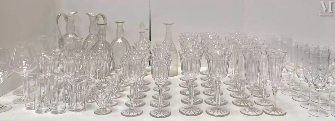 Partie de service de verres à pans