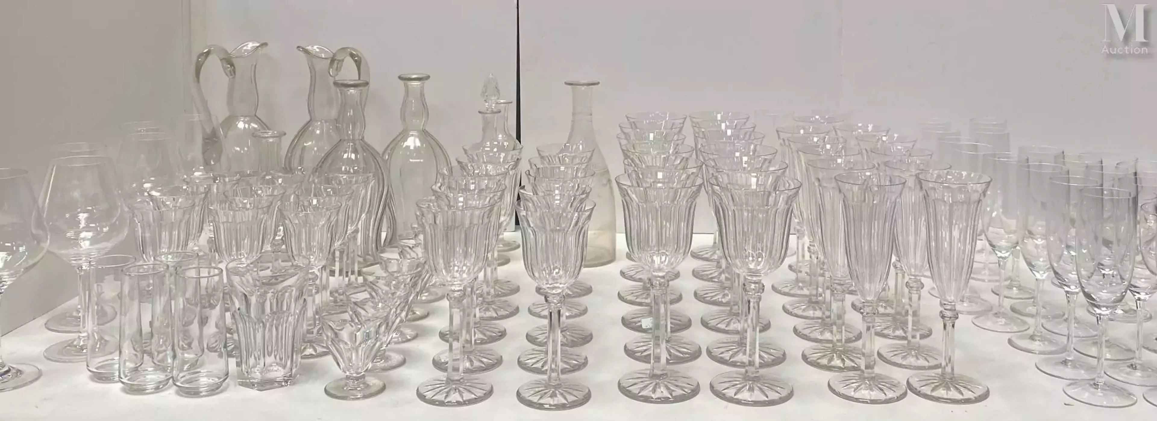 Partie de service de verres à pans
