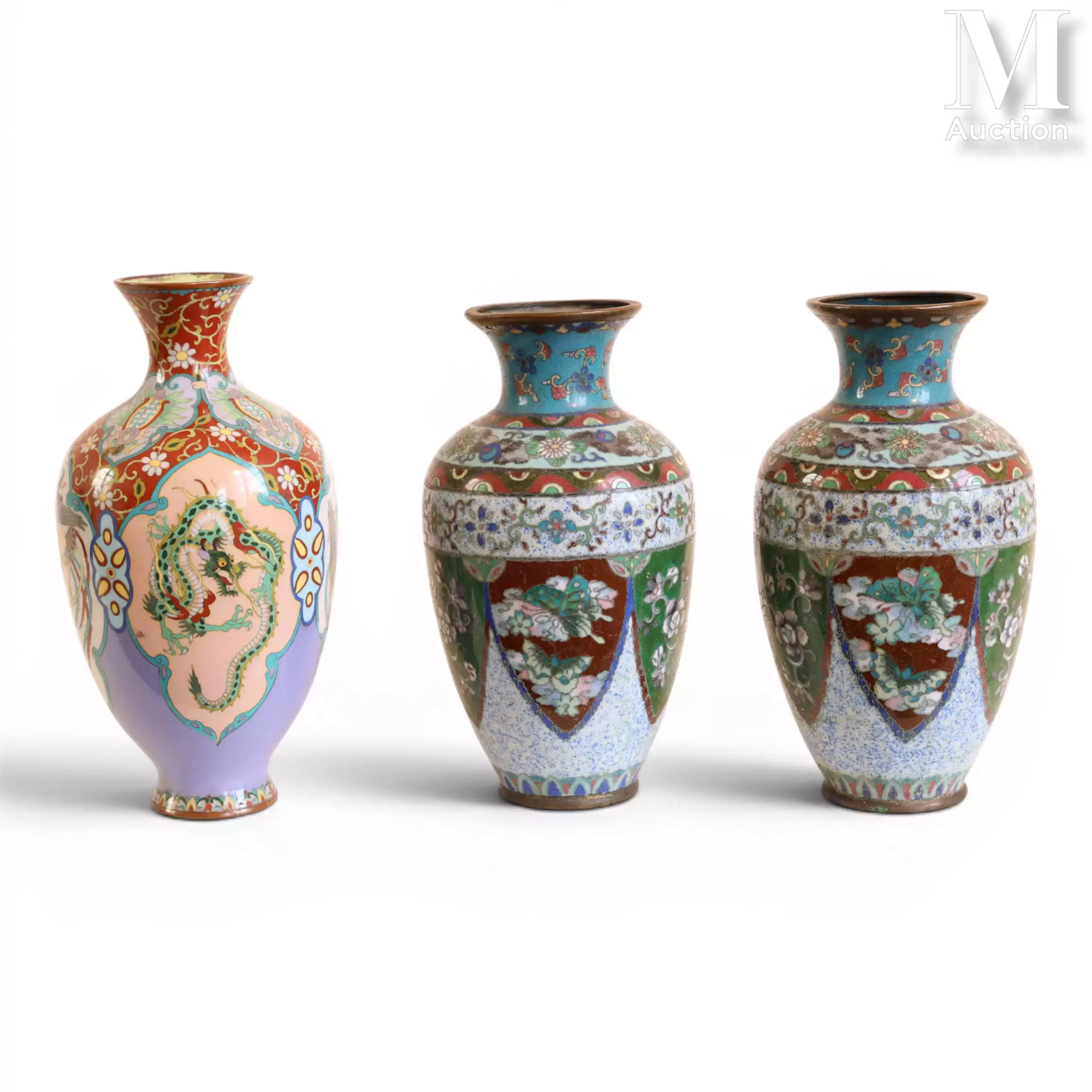 Paire de vases cloisonnés. Fin 19, début 20ème siècle