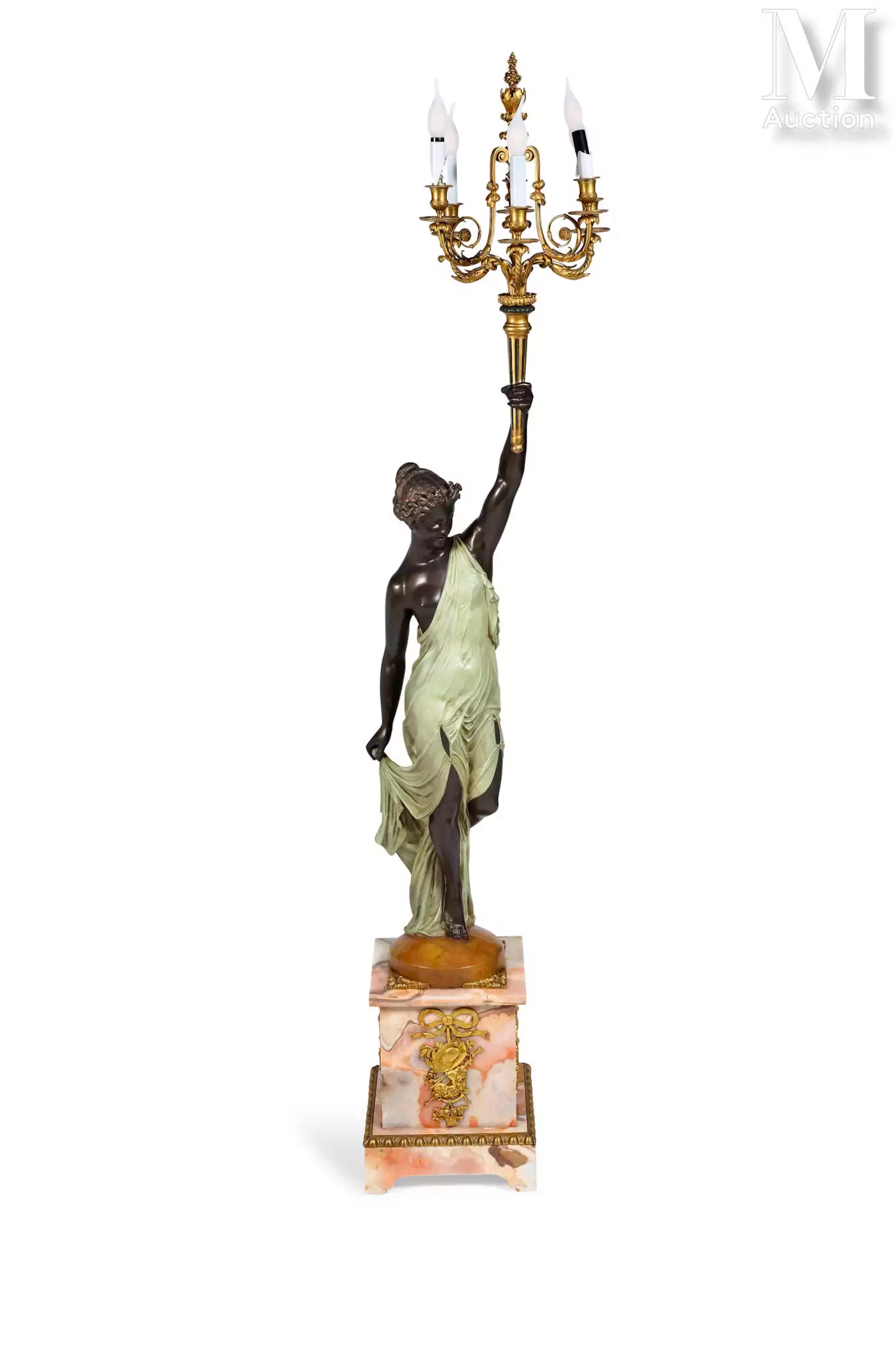 Important porte torchère