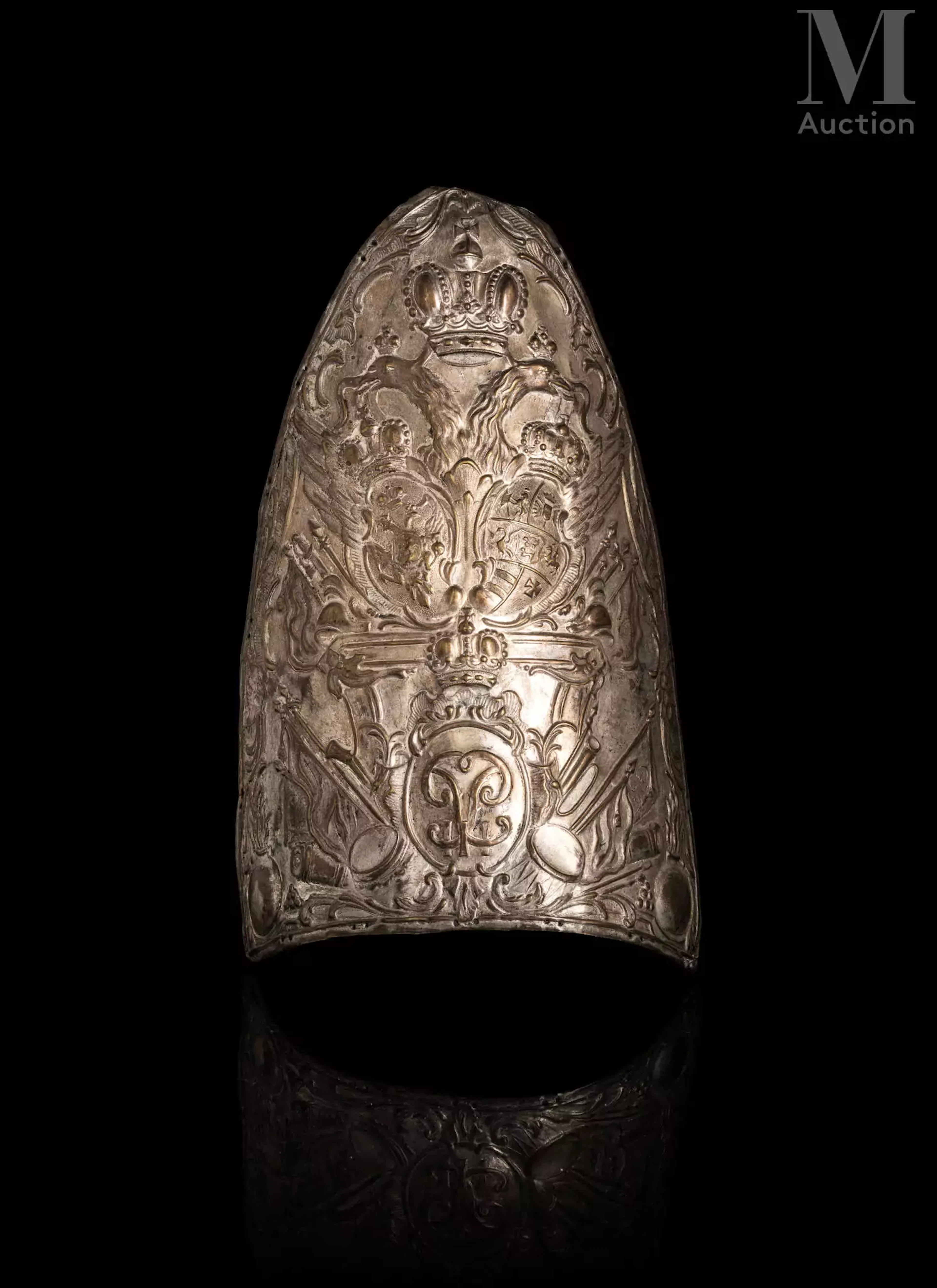 Rare plaque de mitre de grenadier du modèle 1762, aux armes et au