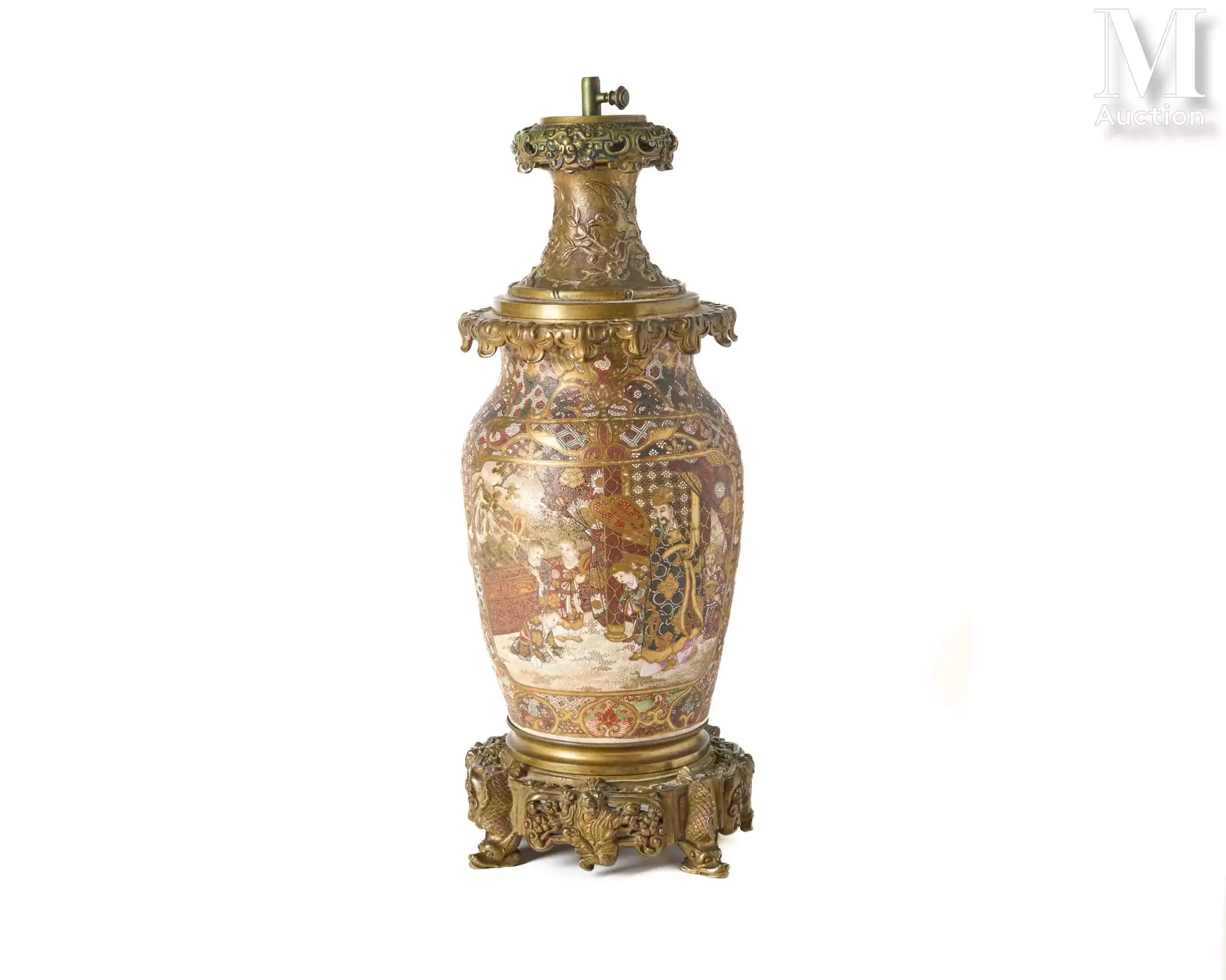 JAPON, XIXe siècle Vase en faïence de Satsuma