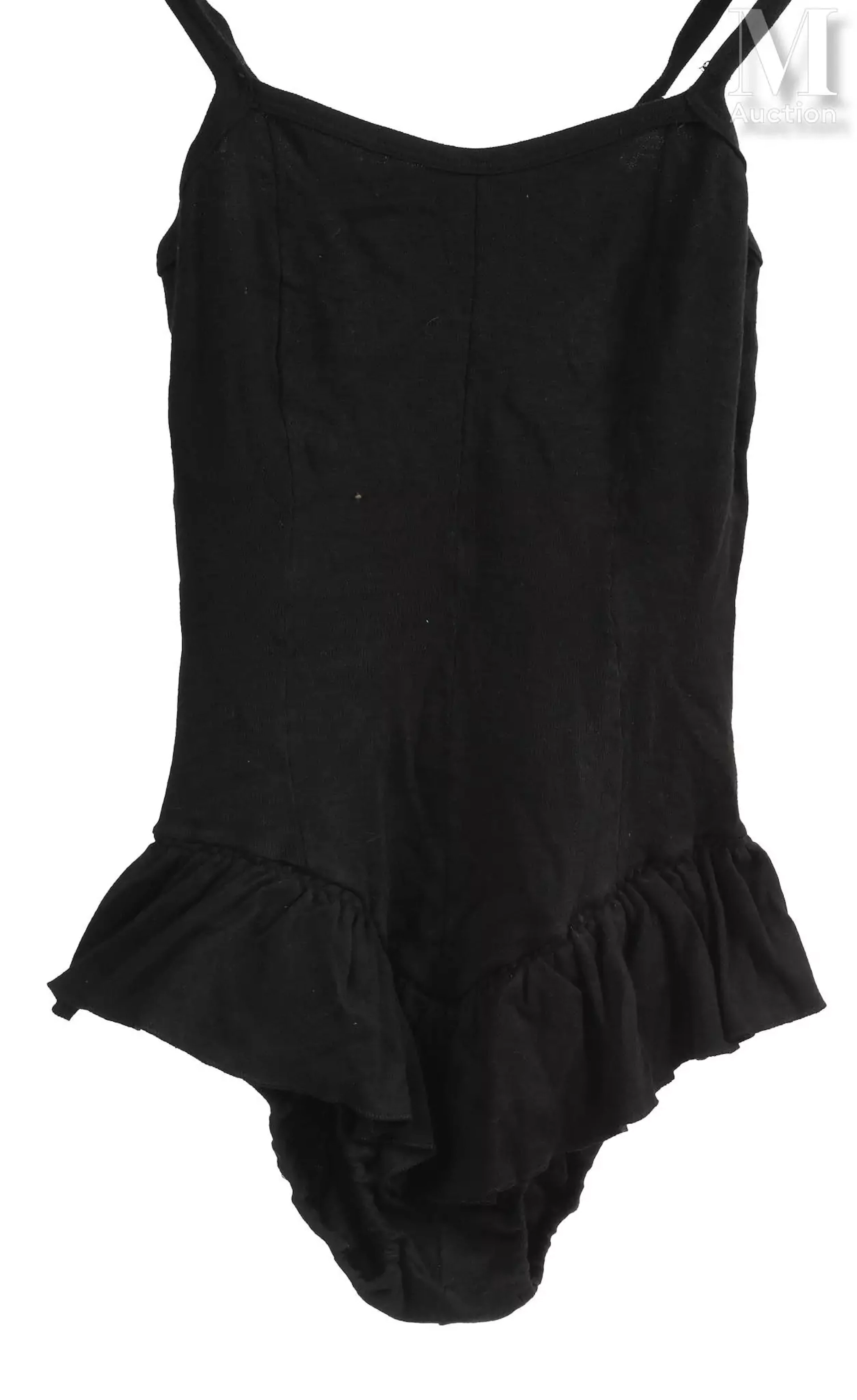 Tutu noir de Brigitte Bardot sur les toits de Paris