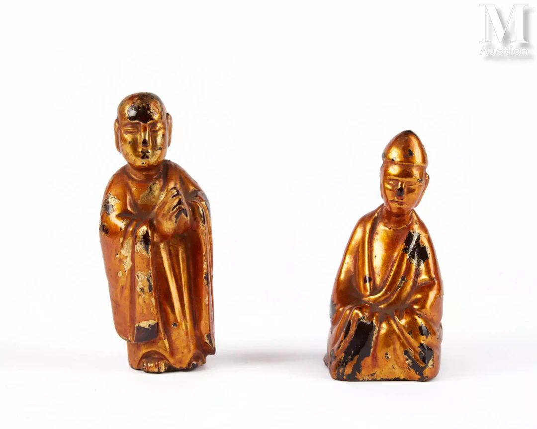VIETNAM, XXe siècle Ensemble de deux sujets en bois laqué doré