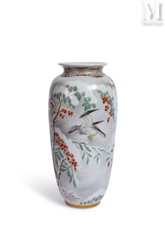 JAPON, XXe siècle Vase en porcelaine