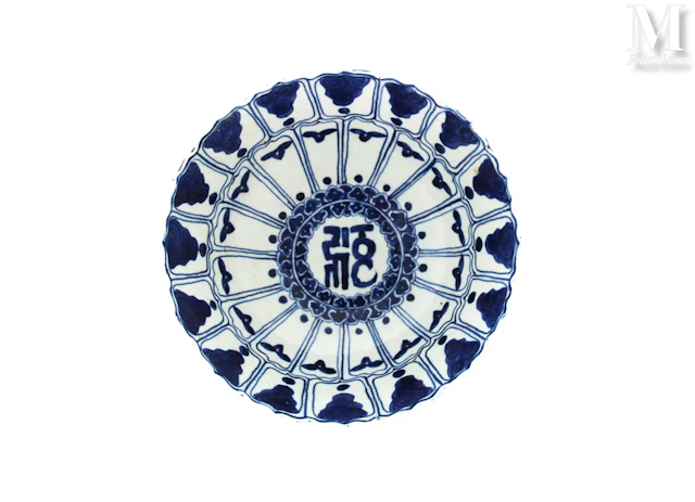 CHINE, XXe siècle Bol en porcelaine